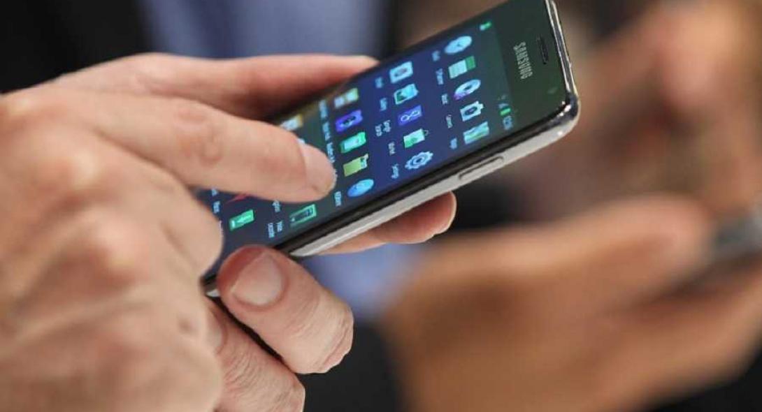 Τέλος… εποχής στα σχολεία! Ο Γαβρόγλου απαγορεύει τα κινητά στους μαθητές