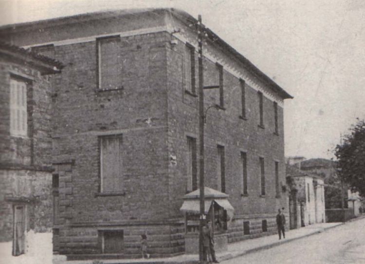 Κόντρα Παπαναστασίου Μοσχολιού για καπναποθήκες Παναγόπουλου και Πολύτεκνους