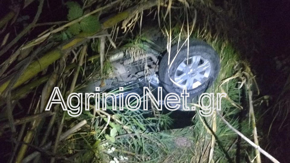 Αγροτικό έπεσε σε χαντάκι στα γεφύρια του Αλάμπεη στο Αγρίνιο. Σώος ο οδηγός