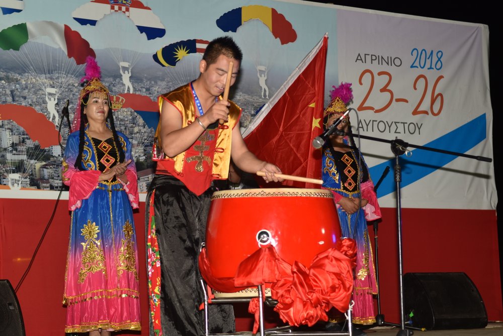 Υπό το φως της πανσέληνου η λήξη του φεστιβάλ παραδοσιακών χορών
