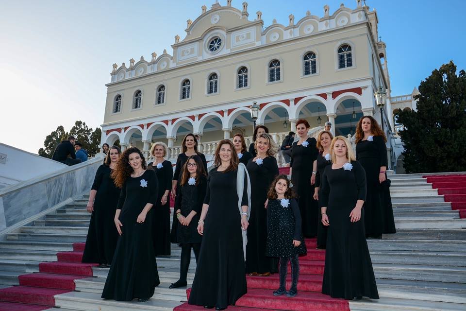 Η χορωδία «Αγία Σκέπη» υπό τη διεύθυνση της Χρυσούλας Τασολάμπρου στο 10ο ΔΙΕΘΝΕΣ ΦΕΣΤΙΒΑΛ ΦΙΛΑΡΜΟΝΙΚΩΝ, ΧΟΡΩΔΙΩΝ, ΟΡΧΗΣΤΡΩΝ & ΦΟΛΚΛΟΡΙΚΩΝ ΤΜΗΜΑΤΩΝ στο Μέγαρο Μουσικής Θεσσαλονίκης.