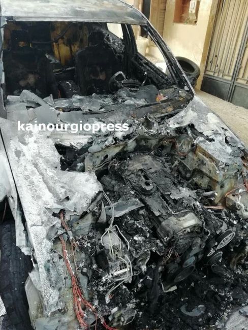 Πυρκαγιά κατέστρεψε ολοσχερώς ταξί στο Ζευγαράκι