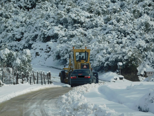  Ανοικτοί οι δρόμοι στον Αράκυνθο – Ιδιαίτερη προσοχή στις μετακινήσεις