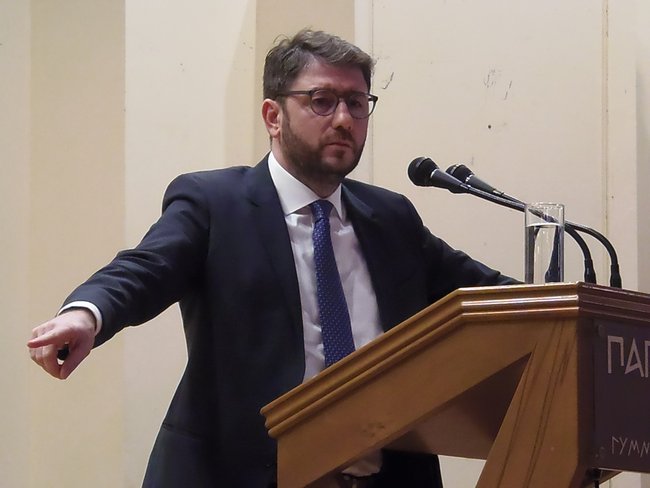 Ανδρουλάκης “ο Τσίπρας προσπαθεί να συγκροτήσει προοδευτικό μέτωπο με αυτούς που τον καθύβριζαν”