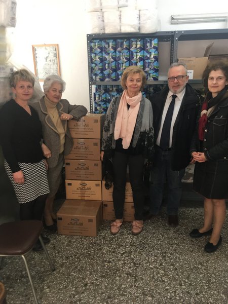 Δέματα και είδη τροφίμων και πρώτης ανάγκης από την ΜΚΟ της Εκκλησίας