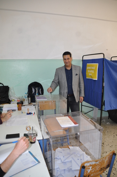 Σε τμήμα στο 3ο Γυμνάσιο Αγρινίου άσκησε το εκλογικό του δικαίωμα ο Γ. Παπαναστασίου