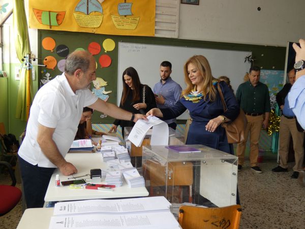 Στο 11ο Δημοτικό Σχολείο Αγρινίου άσκησε το εκλογικό της δικαίωμα η  Χριστίνα Σταρακά.