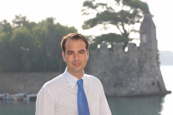 Ανατροπή, υποψήφιος ο Θ. Παπαθανάσης αντί του Χ. Παίσιου