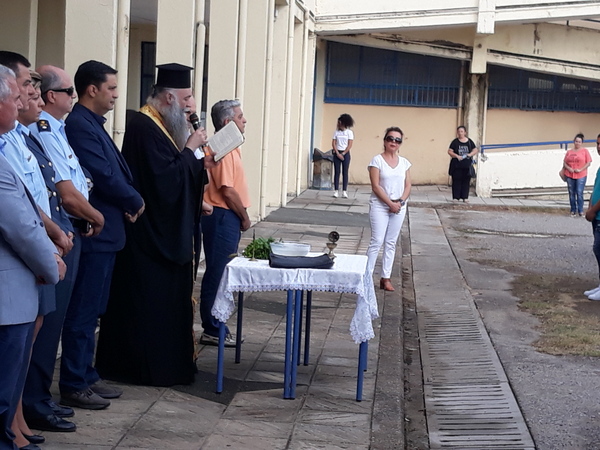 Στο 5ο  Γενικό Λύκειο και 2ο ΕΠΑΛ ο δήμαρχος Αγρινίου για τον αγιασμό