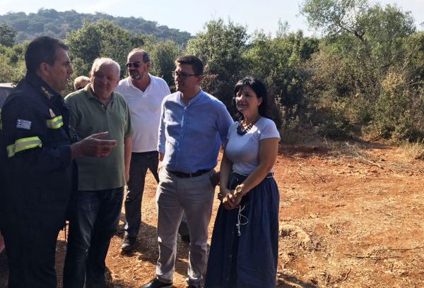 Κοντά στις δυνάμεις της Πυροσβεστικής   η Αντιπεριφερειάρχης ΠΕ Αιτωλοακαρνανίας Μαρία Σαλμά