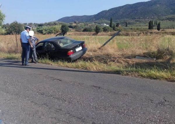 Αγρίνιο: ΙΧ έπεσε σε χαντάκι – Από θαύμα δεν τραυματίστηκε ο οδηγός (ΔΕΙΤΕ ΦΩΤΟ)