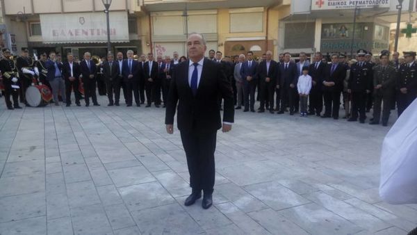 28η Οκτωβρίου: Επιμνημόσυνη δέηση και κατάθεση στεφάνων στην πλατεία Δημάδη (ΔΕΙΤΕ ΦΩΤΟ)