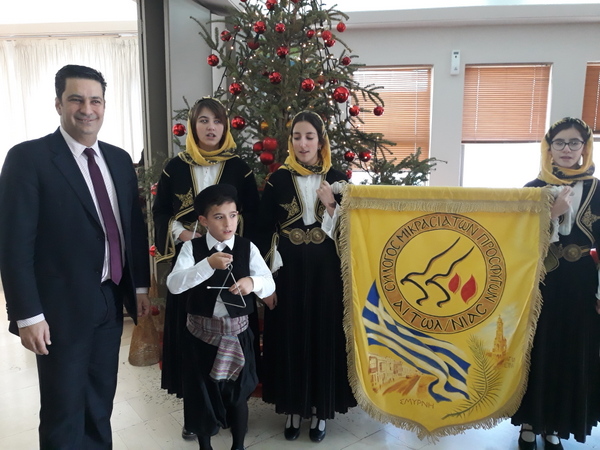 Έψαλλαν τα κάλαντα στον δήμαρχο Αγρινίου