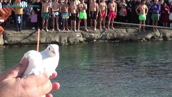 Με ιδιαίτερη λαμπρότητα και με την παρουσία πλήθος κόσμου  γιορτάστηκαν στο Αντίρριο τα Άγια Θεοφάνεια.