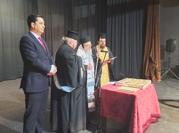 Έκοψαν την πίτα τους με το βλέμμα στις υπερωρίες