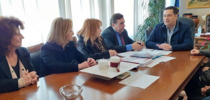 Συνάντηση Παπαναστασίου με τους εργαζόμενους στον Ξενώνα Φιλοξενίας Κακοποιημένων Γυναικών