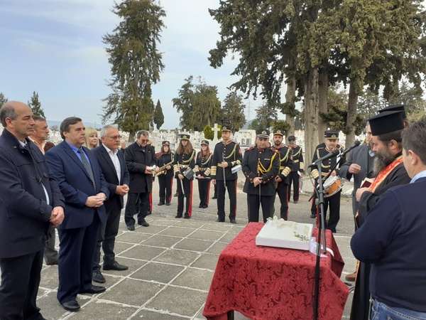 Επιμνημόσυνη δέηση για την ανάπαυση των Ψυχών στο Δημοτικό Κοιμητήριο.