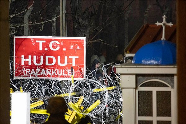 Έβρος: 9.972 μετανάστες επιχείρησαν να μπουν στην Ελλάδα μέσα σε μια μέρα