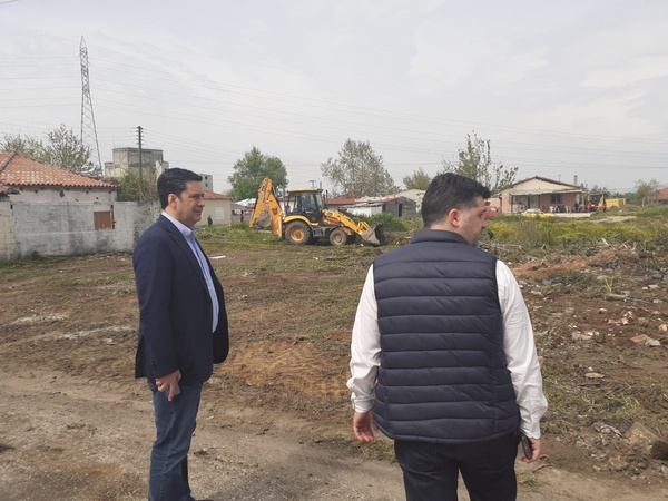 Εργασίες καθαρισμού στον καταυλισμό ΡΟΜΑ