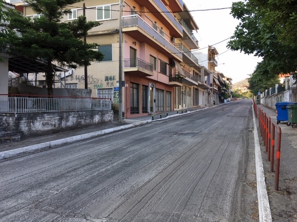 Ξεκίνησαν οι εργασίες αποκατάστασης του οδοστρώματος στην είσοδο της πόλης