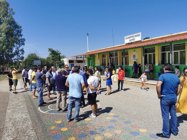 Μεσολόγγι – Μάστρου : Διαμαρτυρία για το κλείσιμο του Σχολείου VIDEO