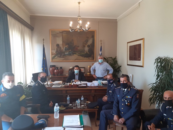 Με την ηγεσία του Πυροσβεστικού Σώματος συναντήθηκε ο Δήμαρχος Αγρινίου Γιώργος Παπαναστασίου.