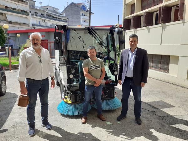 Νέο σάρωθρο παρέλαβε ο δήμος Αγρινίου