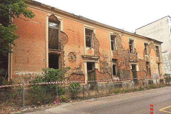 Καπναποθήκες Ηλιού  Ένα σημαντικό κομμάτι της ιστορίας της πόλης σβήνει μαζί τους