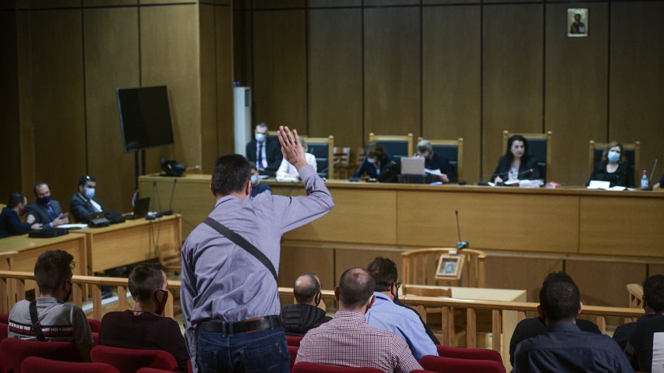 Δίκη Χρυσής Αυγής: Με… πρόβατα και παιδιά προσπαθούν να γλιτώσουν τη φυλακή οι Χρυσαυγίτες