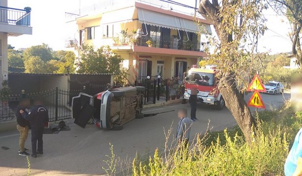 Τούμπαρε αυτοκίνητο μετά τη γέφυρα Αβόρανης – Mεγάλη κινητοποίηση (φωτο)