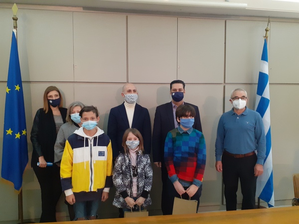 Βράβευση μαθητών σε σχολικό διαγωνισμό ζωγραφικής