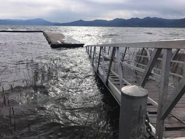 Εγκαταλελειμμένες οι πρώτες τουριστικές υποδομές στα Αμπάρια καταρρέουν