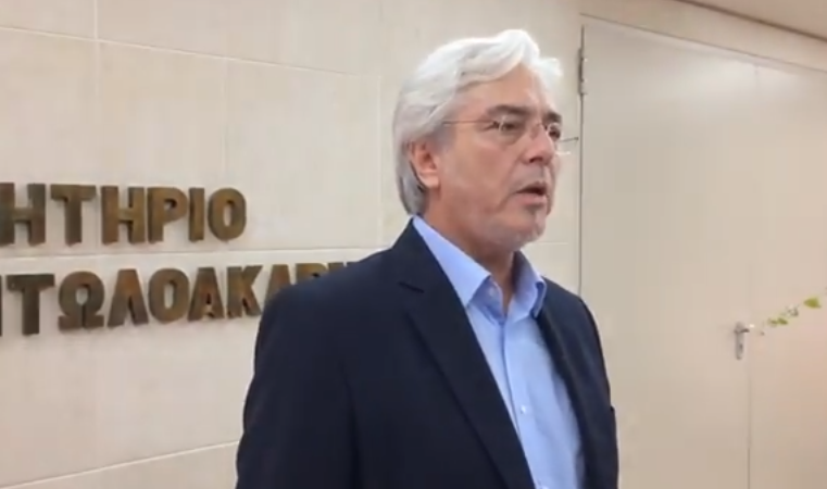 Αμπάρια -Παναιτωλίου, πρώτη κάθετη πρόσβαση προς τη λίμνημε ολοκληρωμένες εγκαταστάσεις που αφέθηκαν στη φθορά και την εγκατάλειψη.