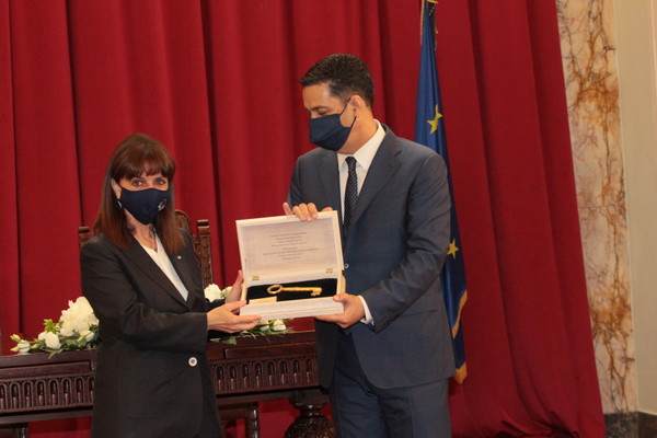 Επίτιμη δημότης Αγρινίου  ανακηρύχθηκε  η Πρόεδρος της Δημοκρατίας Κατερίνα Σακελλαροπούλου