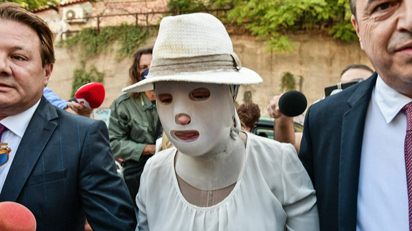 Επίθεση με βιτριόλι: «Προσπάθησε να με σκοτώσει, απέδειξε πόσο δειλή είναι», λέει η Ιωάννα – Δείτε βίντεο