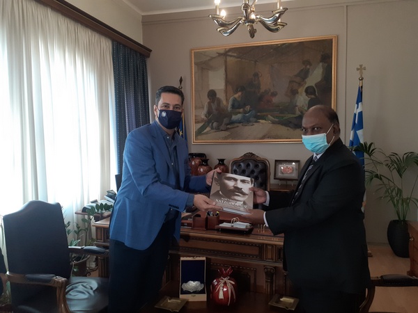 Τον Πρέσβη της Ινδίας κ. Amrit Lugun υποδέχθηκε στο Δημαρχείο Αγρινίου ο Γιώργος Παπαναστασίου.