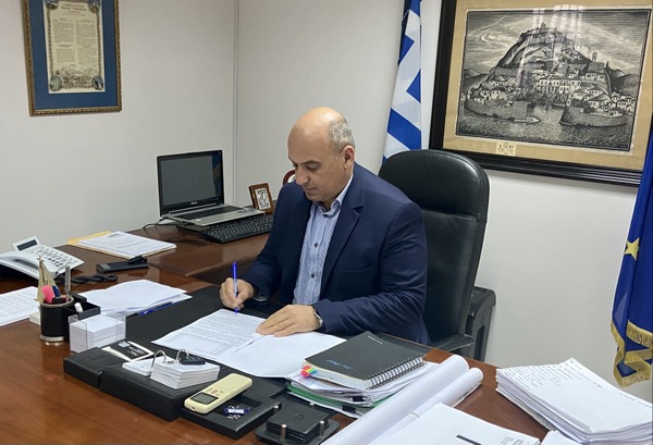 Υπεγράφη η σύμβαση για την ανάπλαση της πλατείας Τζαβελλαίων