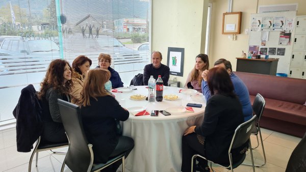 Γεύμα αγάπης στις δομές αστέγων