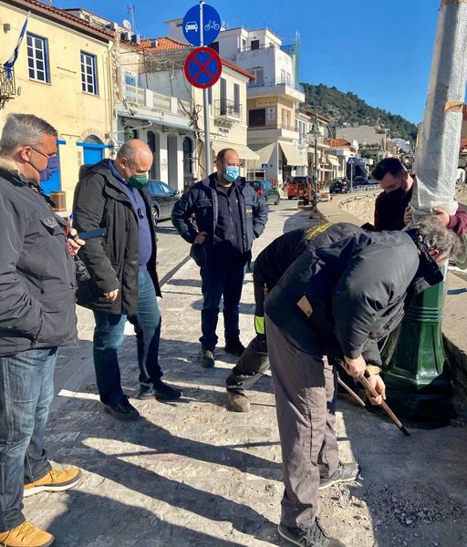 Νέα βενετσιάνικου τύπου φωτιστικά στο Λιμάνι της Ναυπάκτου