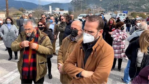 Στην συγκέντρωση των κατοίκων για την γέφυρα του Ευήνου ο Περιφερειάρχης