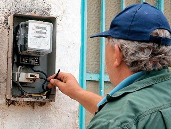 Κόβουν το ρεύμα σε νοικοκυριά στο Παναιτώλιο του δήμου Αγρινίου