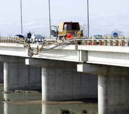 1991: Σαν σήμερα η τραγωδία με την σχολική εκδρομή στην γέφυρα του Αχελώου στο Αγρίνιο (εικόνα)
