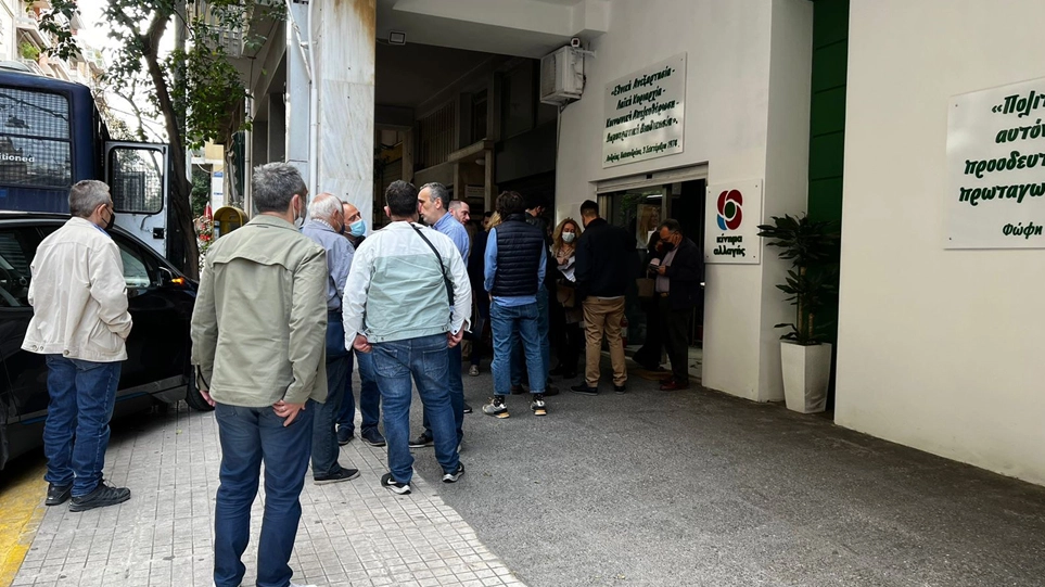 ΚΙΝΑΛ-ΠΑΣΟΚ: Στις κάλπες σήμερα τα μέλη για να επιλέξουν το όνομα του κόμματος