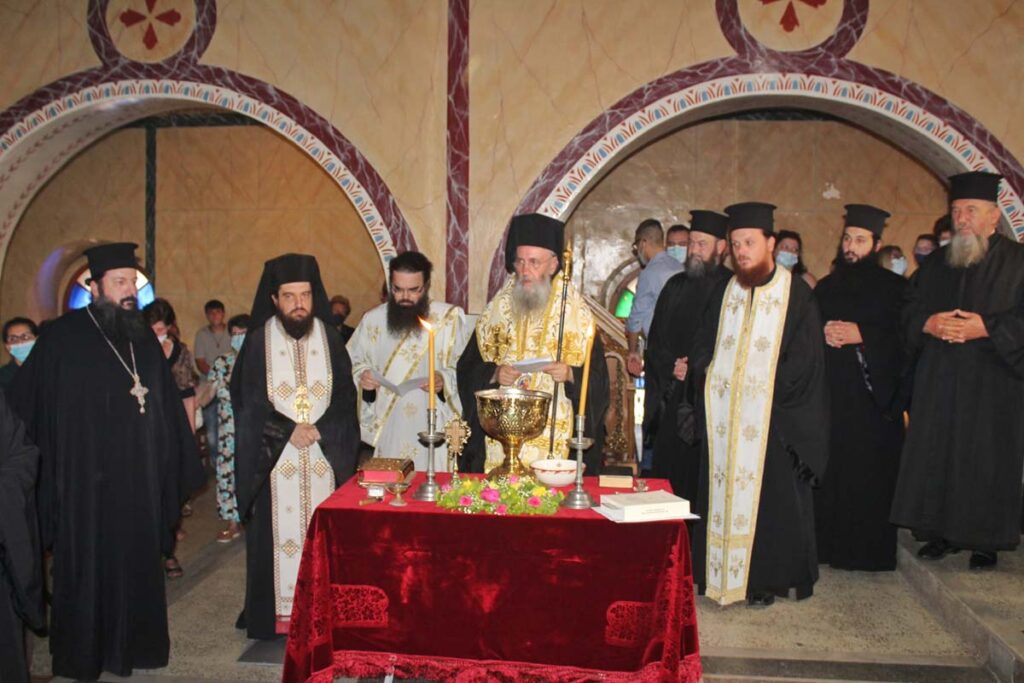 Αμφιλοχία: Πλήθος κόσμου στα θυρανοίξια του παρεκκλησίου του Αγίου Καλλινίκου (φωτο & video)