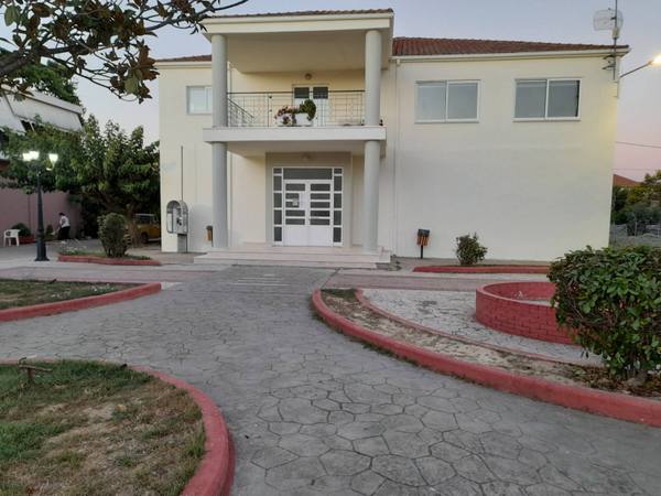 Ολοκληρώθηκαν οι εργασίες ανακαίνισης και αναβάθμισης του Κοινοτικού Κτιρίου Καλυβίων.