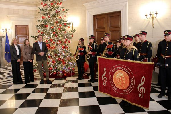 Στον Πρωθυπουργό και στα παιδιά της «Φλόγας»  έψαλε τα κάλαντα η Δημοτική Φιλαρμονική Αμφιλοχίας