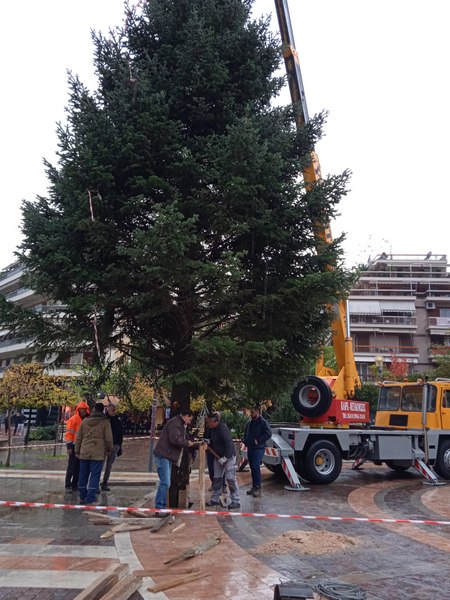 Την Παρασκευή η φωταγώγηση του Χριστουγεννιάτικου Δέντρου