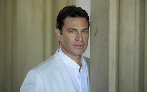 Ο Μάριος Φραγκούλης στον “Δυτικά Fm”: “Γονείς είναι αυτοί που σε μεγαλώνουν”