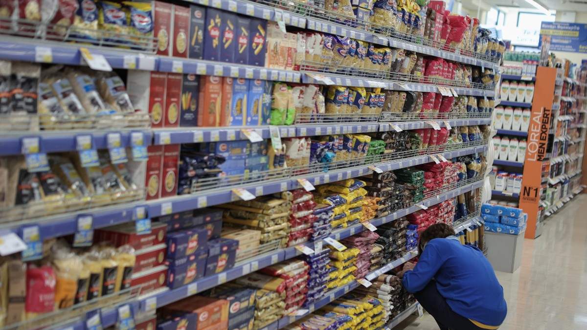 Μείωση ποσότητας και ανατιμήσεις: Οι καταναλωτές στο έλεος της αγοράς τροφίμων