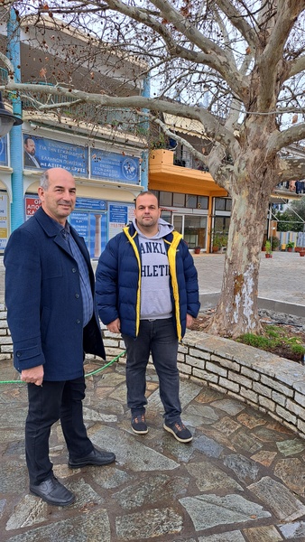 Νέα παγκάκια σε πλατείες και συντήρηση της πλατείας στο Καινούργιο